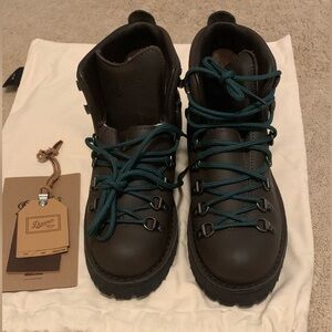 GoreTex Danner Women’s Mountain Lites NWT